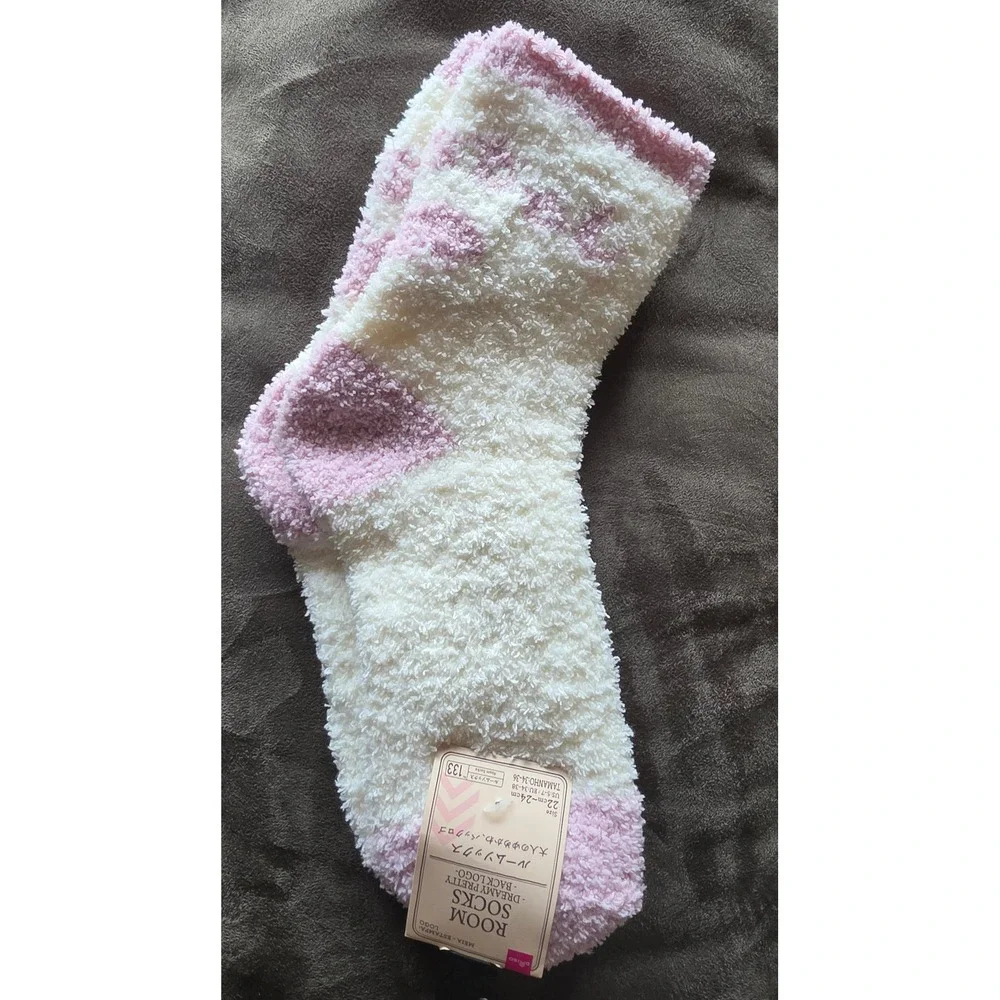 Daiso Room Socks Dreamy Pretty Back Logo Pink Cream Fuzzy Cozy Crew Socks US 5-7